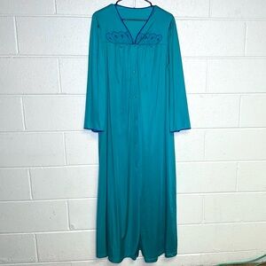 < Vintage Shadowline Teal Long Length Nylon Nightgown >